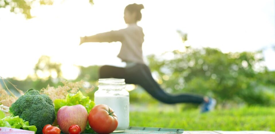 Pessoa praticando exercícios para um estilo de vida saudável